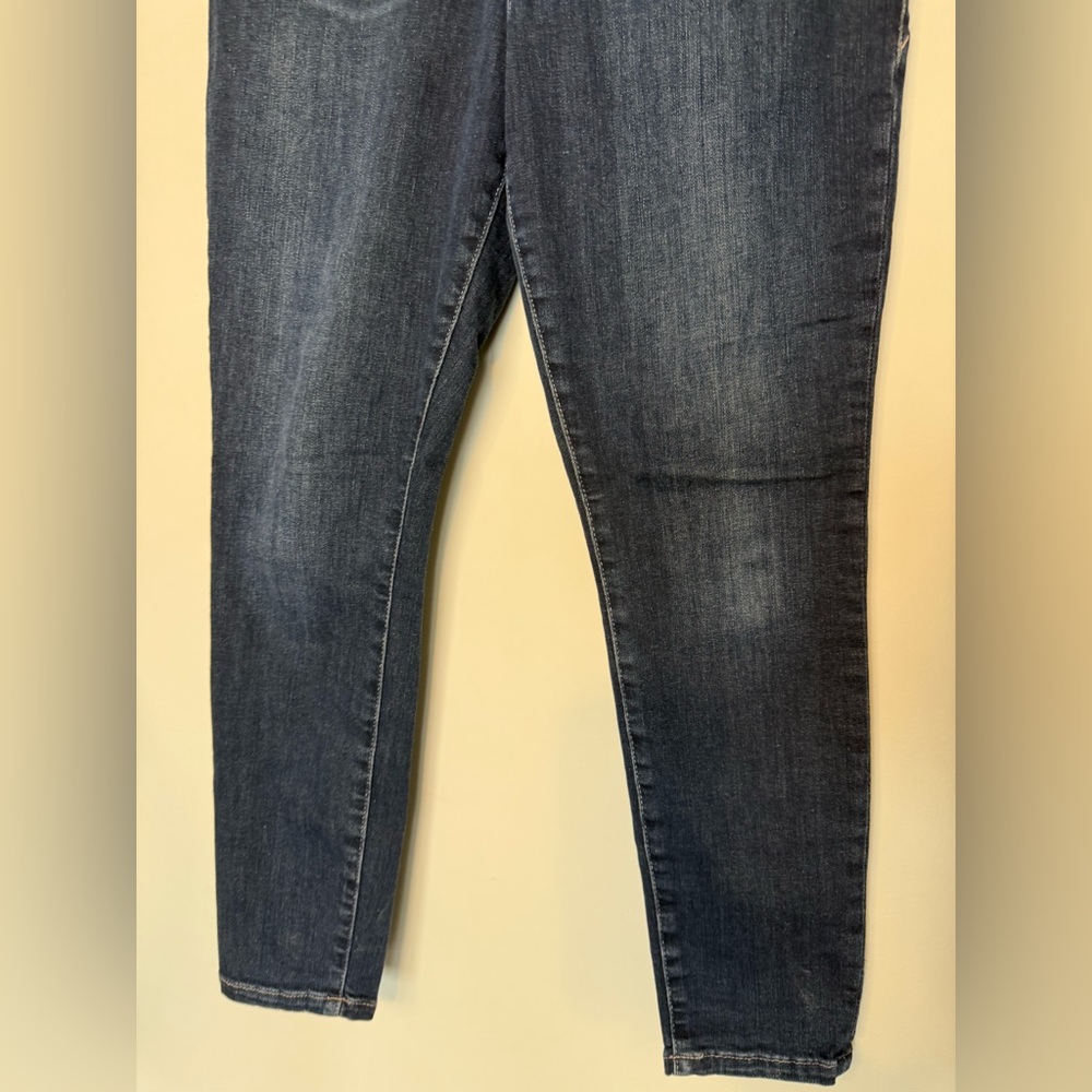 Good American Good Legs Crop Jeans Blue 260 Size 10/30 - Picture 8 of 11